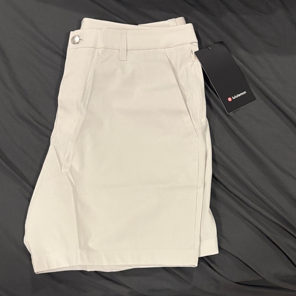 lululemon Cream Flat Front Men Shorts… 7” abc classic fit